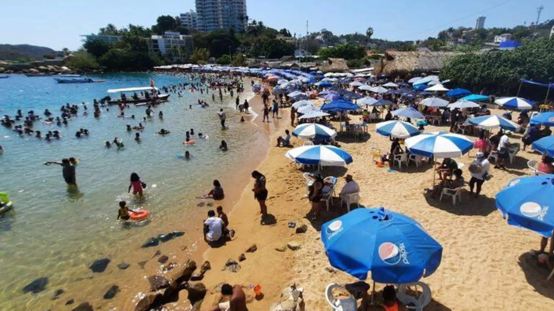 Playas llenas acapulco guerrero